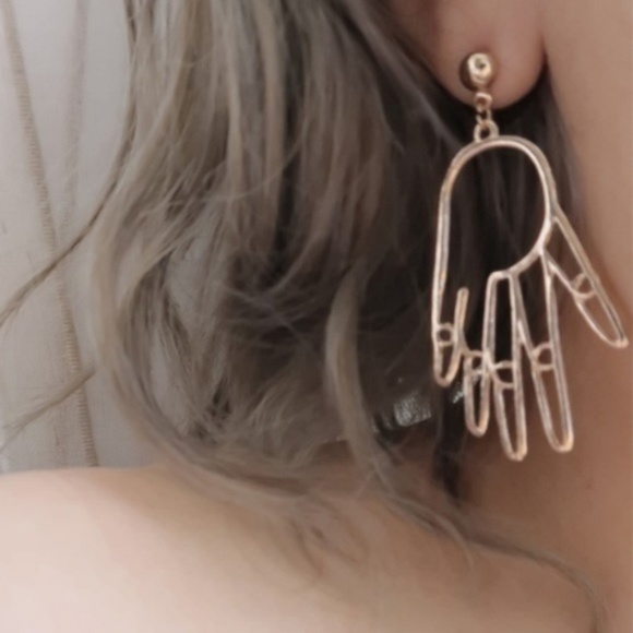 hand shape design earrings - Picture 2 of 8